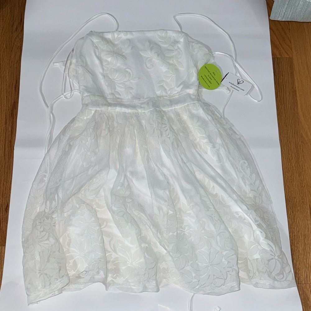 Windsor White Floral Dress - Size XS (NWT)